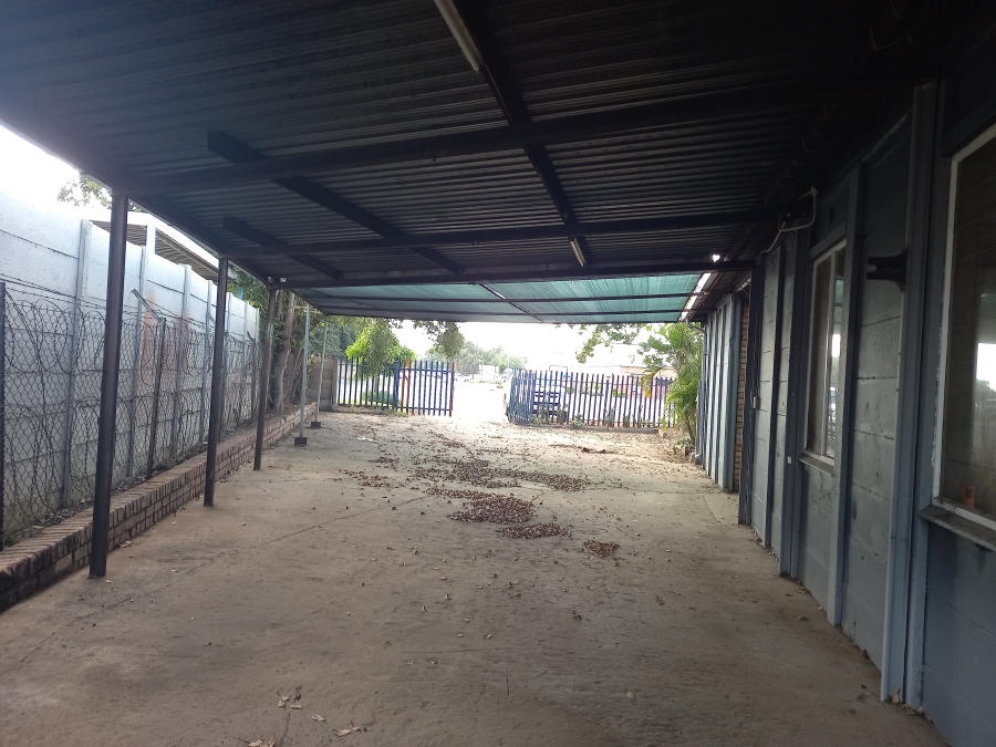 To Let commercial Property for Rent in Oos Einde North West